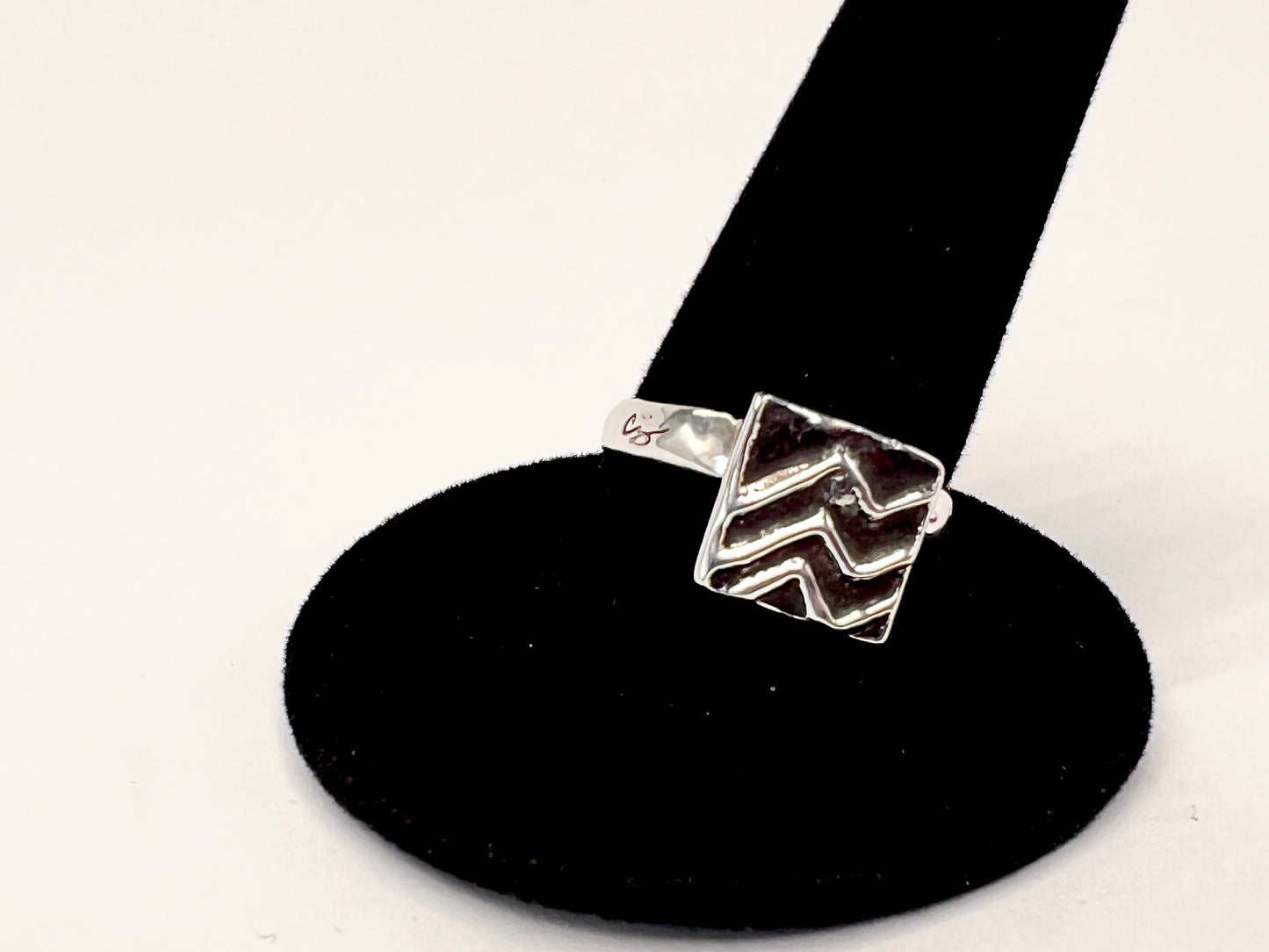 Mountain design ring