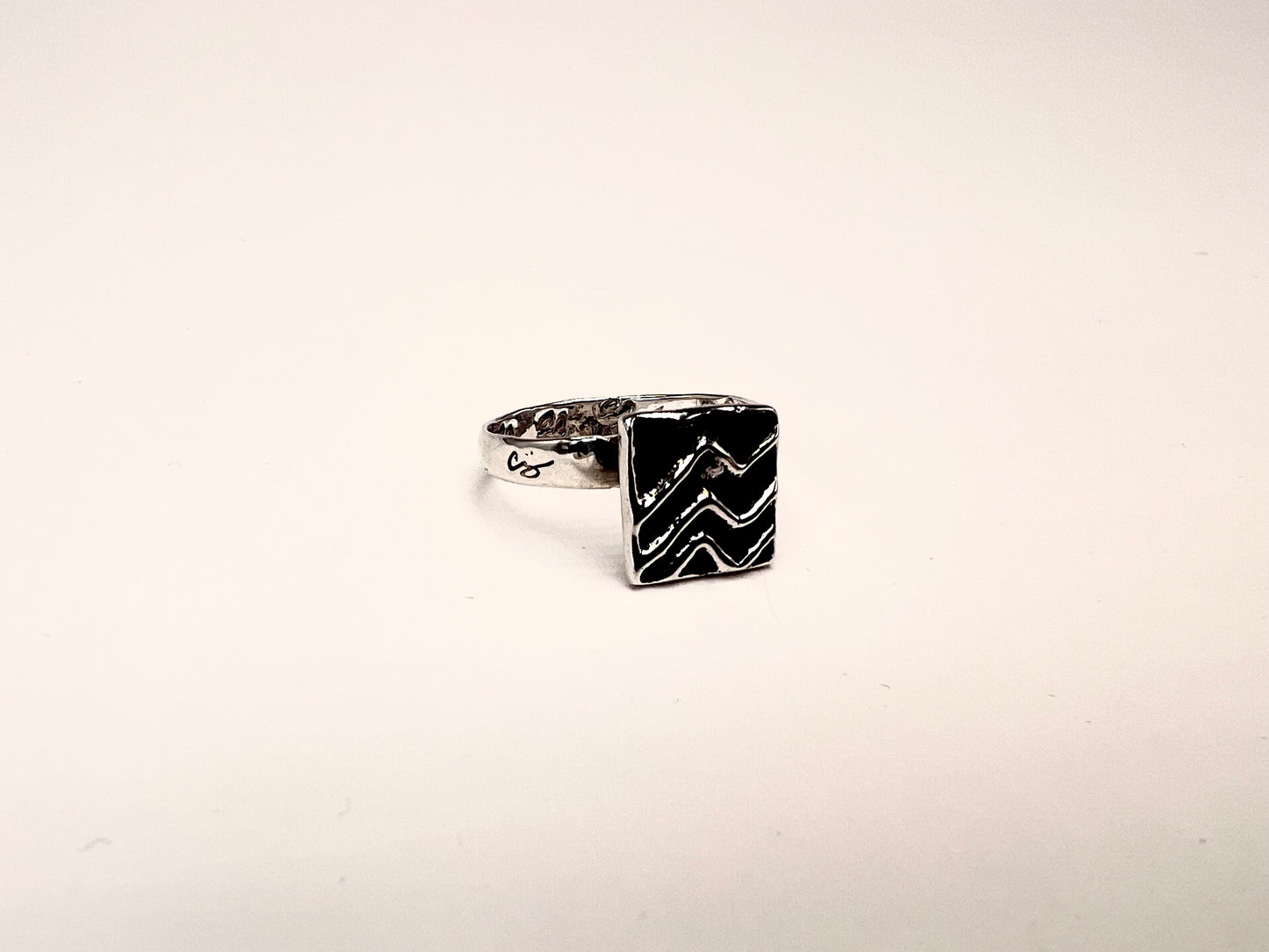 Mountain design ring