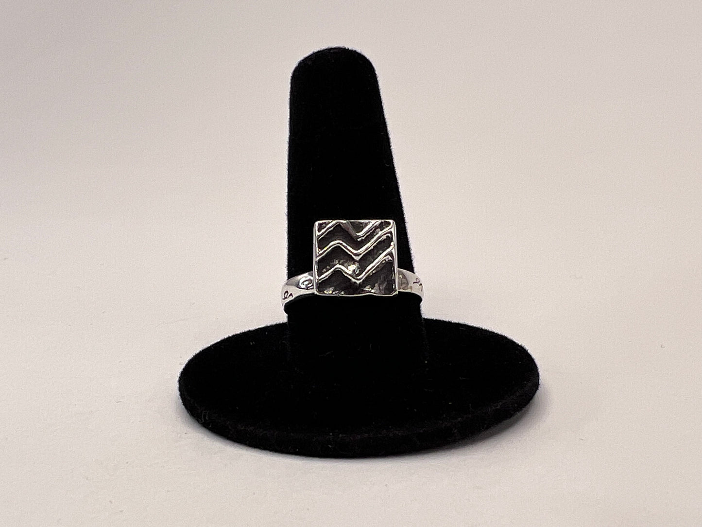 Mountain design ring