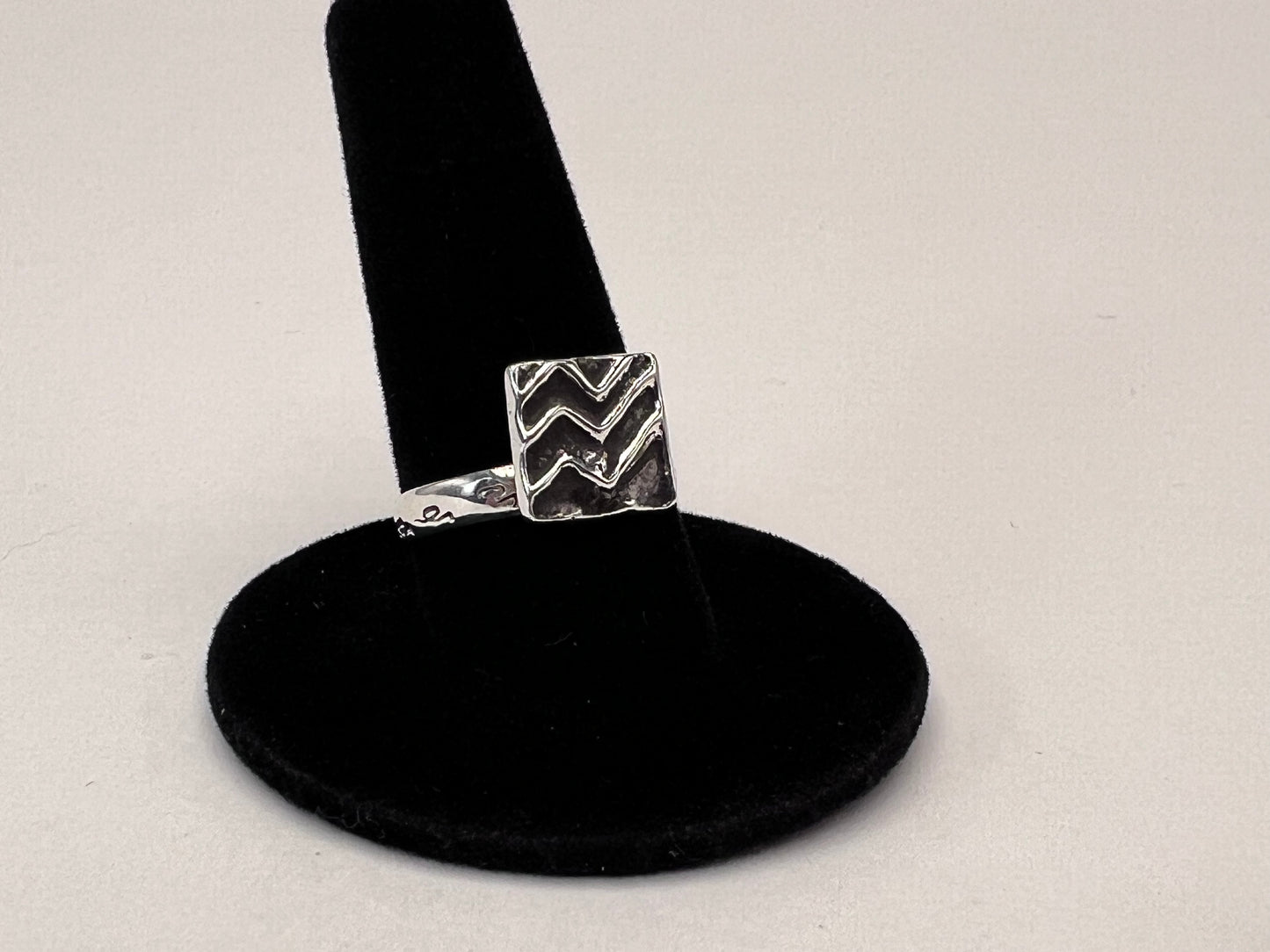 Mountain design ring